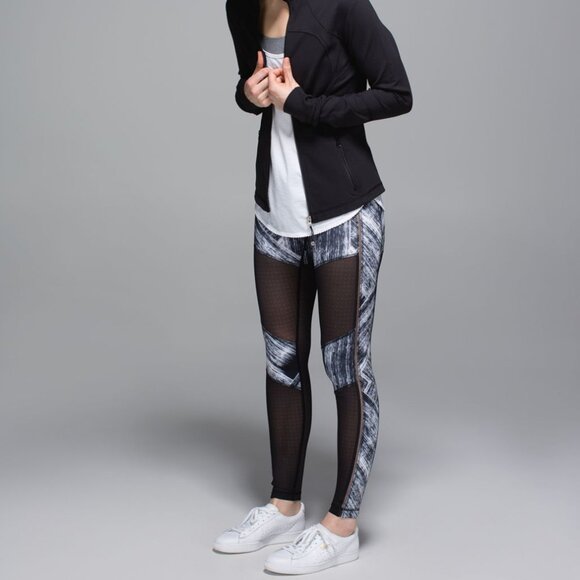 LIKE NEW Lululemon Hot To Street Pant Heat Wave White Black / Black Size 8 - Picture 1 of 15